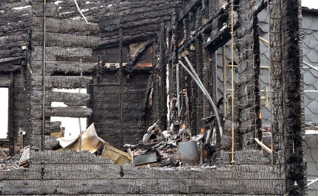 Schwerer Brand in Einfamilien Haus Roesrath Rambruecken P028.JPG - Miklos Laubert